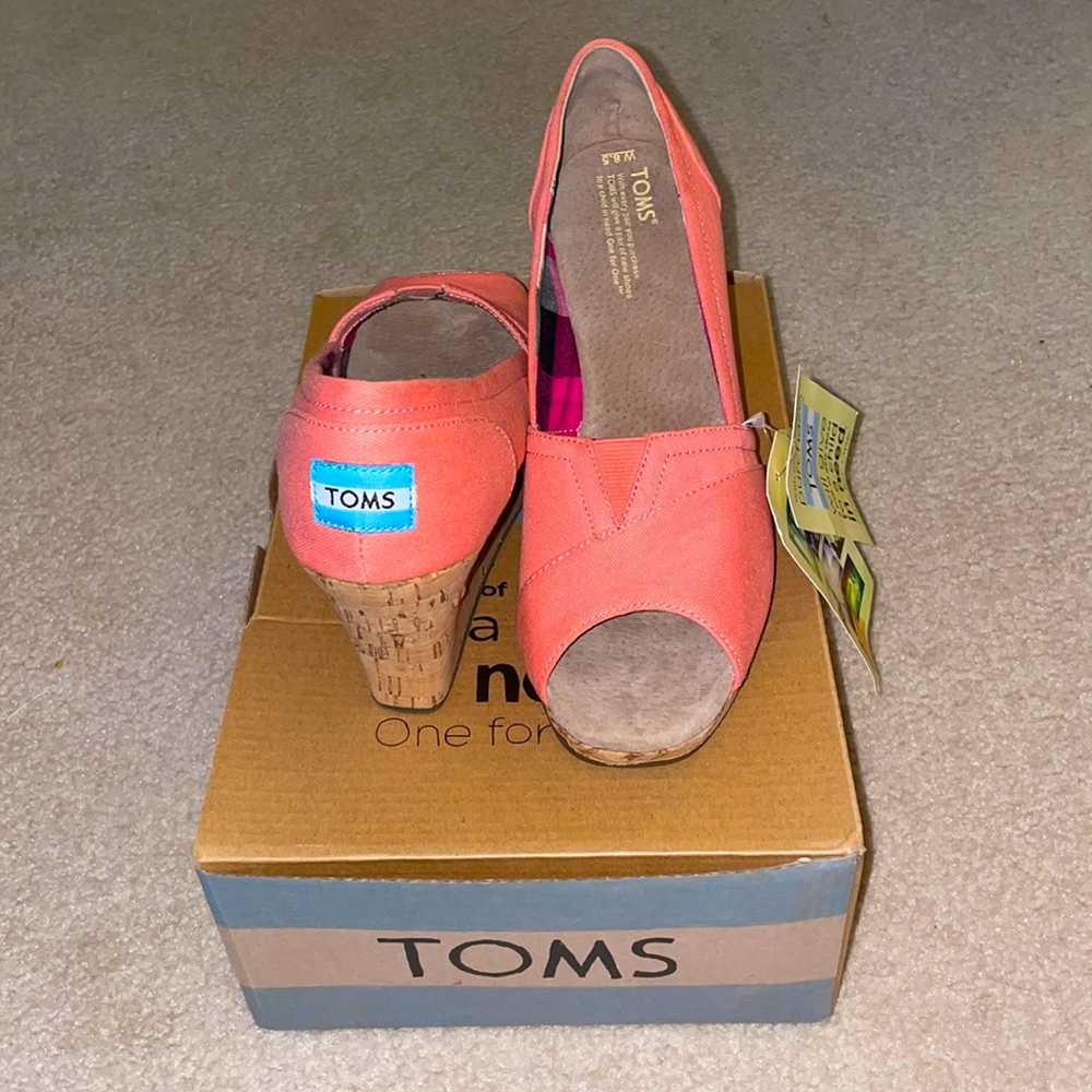 NWT Toms Michelle Sandal - Coral